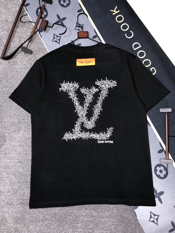 ブランドTシャツ着用イメージ